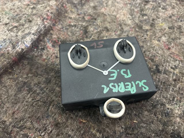 bontott SKODA SUPERB II Bal első Ajtó Vezérlőegység