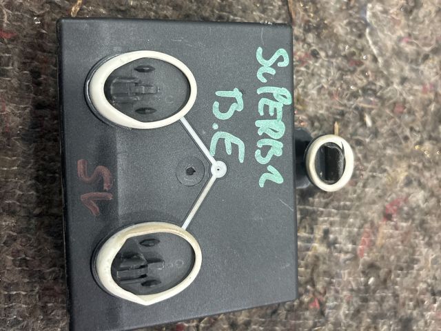 bontott SKODA SUPERB II Bal első Ajtó Vezérlőegység