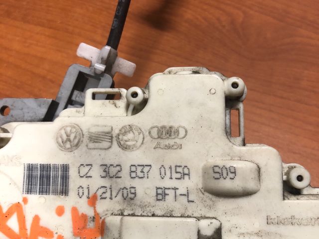 bontott SKODA SUPERB II Bal első Ajtózár