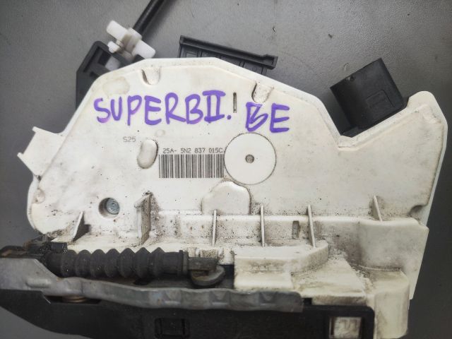 bontott SKODA SUPERB II Bal első Ajtózár