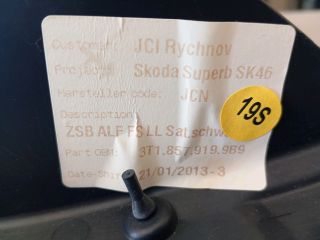 bontott SKODA SUPERB II Bal első Tároló Rekesz