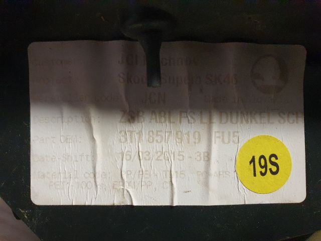 bontott SKODA SUPERB II Bal első Tároló Rekesz