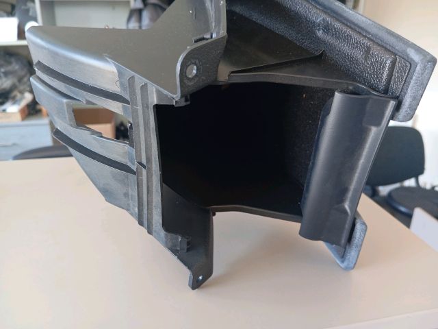 bontott SKODA SUPERB II Bal első Tároló Rekesz