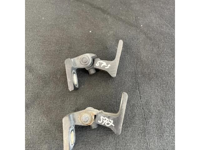 bontott SKODA SUPERB II Bal első Zsanér