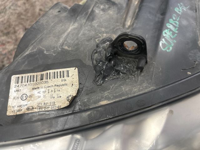 bontott SKODA SUPERB II Bal Fényszóró