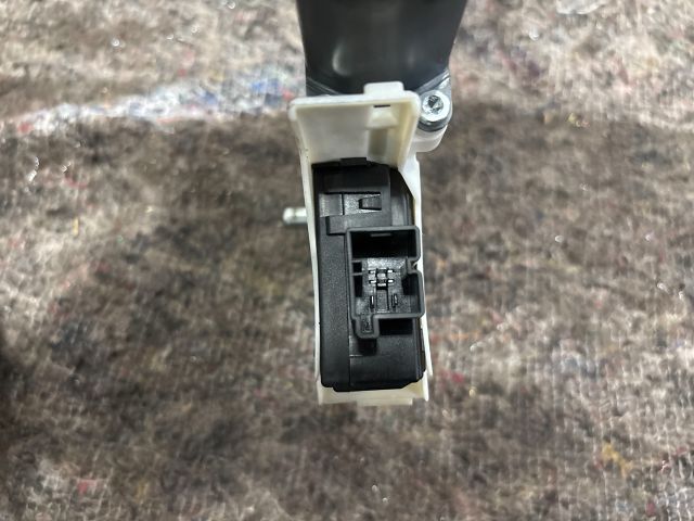 bontott SKODA SUPERB II Bal hátsó Ablakemelő Motor