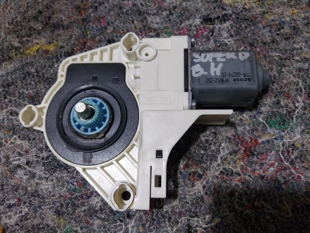 bontott SKODA SUPERB II Bal hátsó Ablakemelő Motor