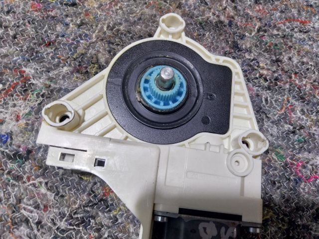 bontott SKODA SUPERB II Bal hátsó Ablakemelő Motor