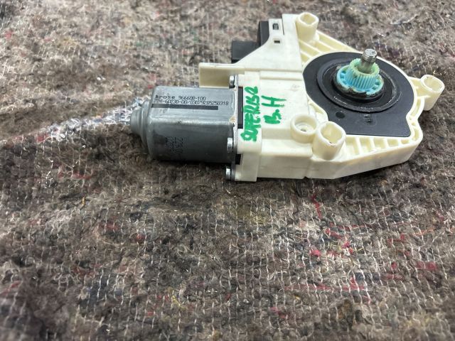 bontott SKODA SUPERB II Bal hátsó Ablakemelő Motor