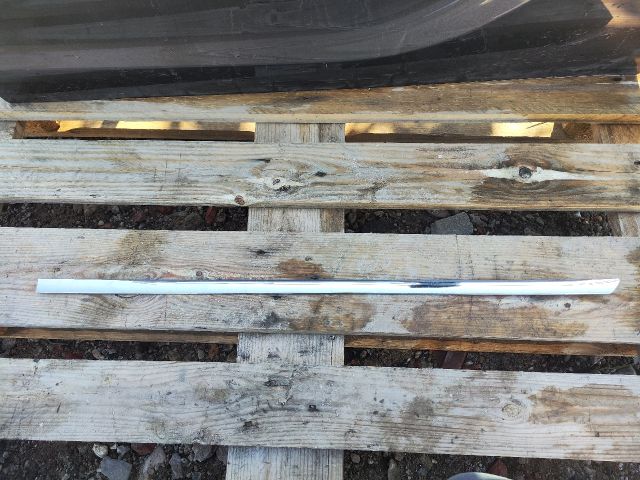 bontott SKODA SUPERB II Bal hátsó Ajtó Díszléc