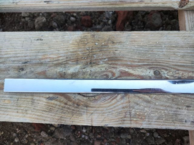 bontott SKODA SUPERB II Bal hátsó Ajtó Díszléc