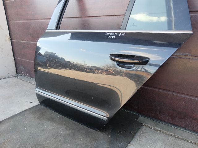 bontott SKODA SUPERB II Bal hátsó Ajtó (Részeivel)