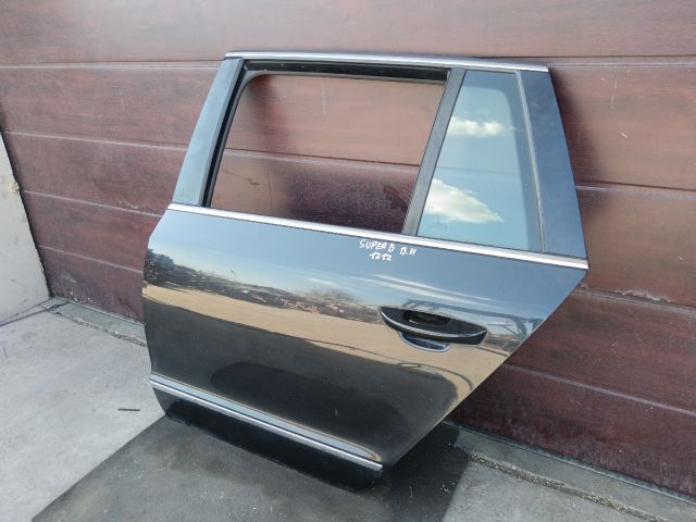 bontott SKODA SUPERB II Bal hátsó Ajtó (Részeivel)