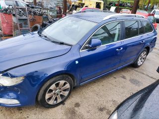 bontott SKODA SUPERB II Bal hátsó Ajtó (Részeivel)