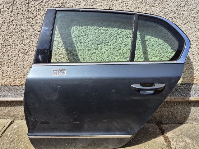 bontott SKODA SUPERB II Bal hátsó Ajtó (Részeivel)