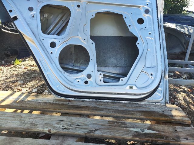 bontott SKODA SUPERB II Bal hátsó Ajtó (Üres lemez)