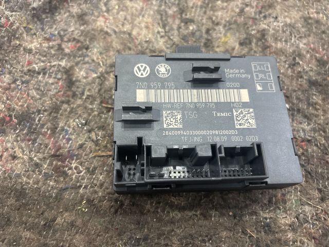 bontott SKODA SUPERB II Bal hátsó Ajtó Vezérlőegység