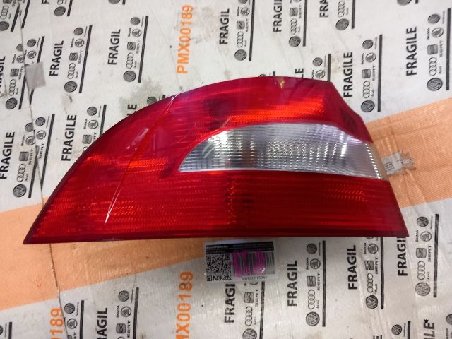 bontott SKODA SUPERB II Bal Hátsó Lámpa