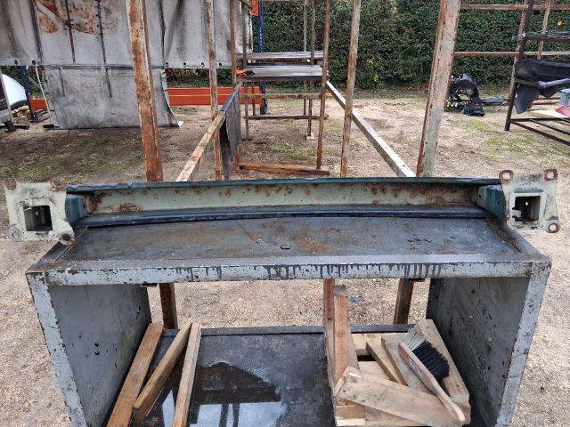 bontott SKODA SUPERB II Bal hátsó Lökhárító Merevítő (Fém)