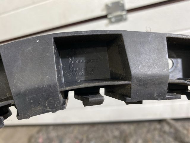 bontott SKODA SUPERB II Bal hátsó Lökhárító Tartó (Műanyag)