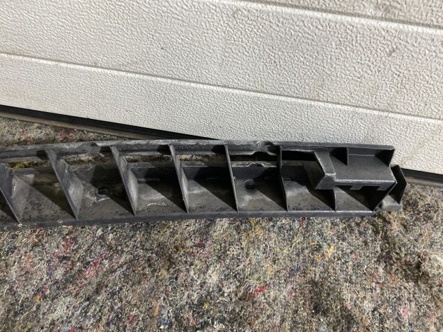 bontott SKODA SUPERB II Bal hátsó Lökhárító Tartó (Műanyag)