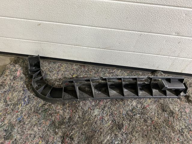 bontott SKODA SUPERB II Bal hátsó Lökhárító Tartó (Műanyag)