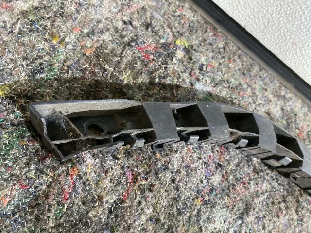 bontott SKODA SUPERB II Bal hátsó Lökhárító Tartó (Műanyag)