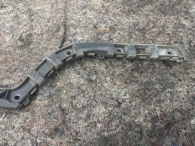 bontott SKODA SUPERB II Bal hátsó Oldal Lökhárító Tartó (Műanyag)