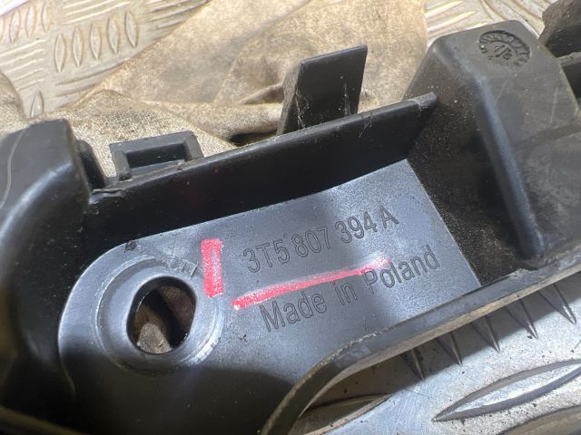 bontott SKODA SUPERB II Bal hátsó Oldal Lökhárító Tartó (Műanyag)