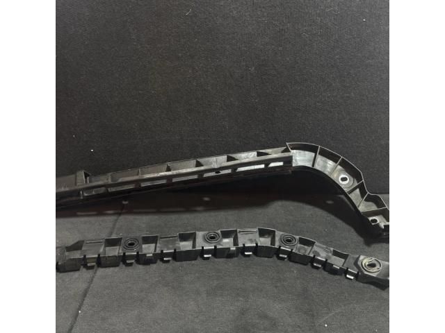 bontott SKODA SUPERB II Bal hátsó Oldal Lökhárító Tartó (Műanyag)