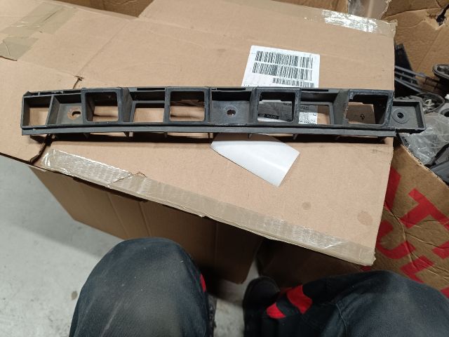 bontott SKODA SUPERB II Bal hátsó Oldal Lökhárító Tartó (Műanyag)