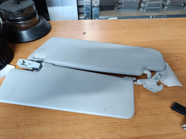 bontott SKODA SUPERB II Bal Napellenző