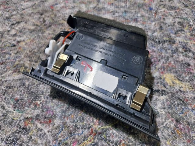 bontott SKODA SUPERB II Bal Szellőző