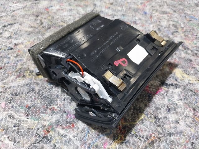 bontott SKODA SUPERB II Bal Szellőző