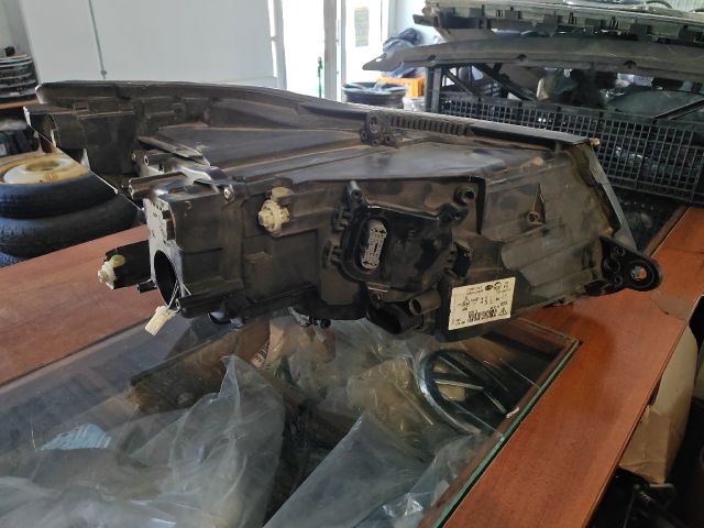 bontott SKODA SUPERB II Bal Xenon Fényszóró