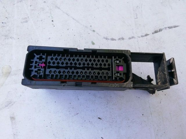 bontott SKODA SUPERB II Csatlakozó