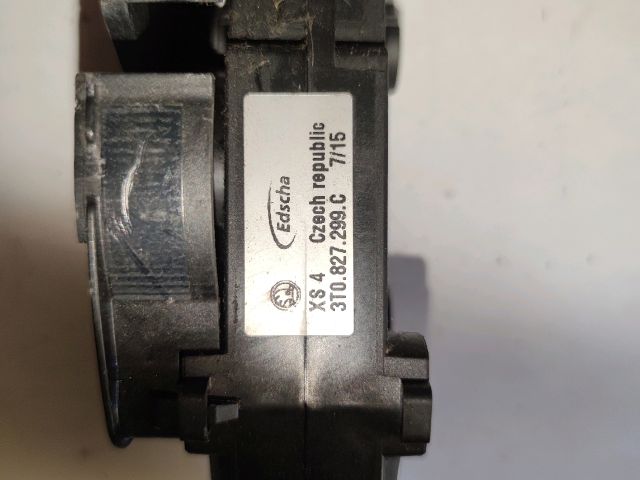 bontott SKODA SUPERB II Csomagtérajtó Bal Zsanér