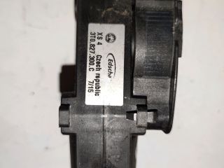 bontott SKODA SUPERB II Csomagtérajtó Jobb Zsanér