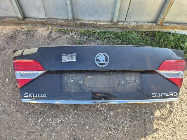 bontott SKODA SUPERB II Csomagtérajtó (Részeivel)