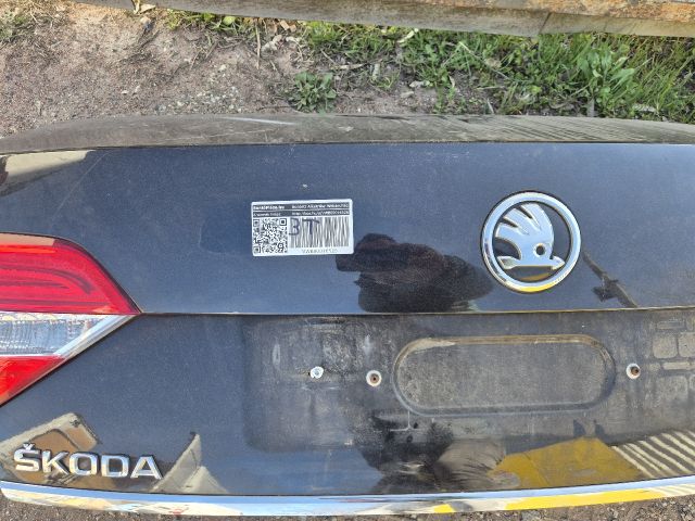 bontott SKODA SUPERB II Csomagtérajtó (Részeivel)