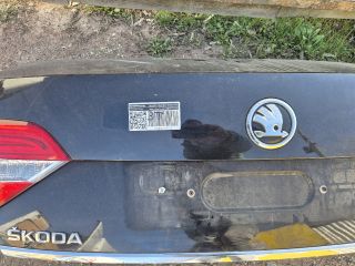 bontott SKODA SUPERB II Csomagtérajtó (Részeivel)
