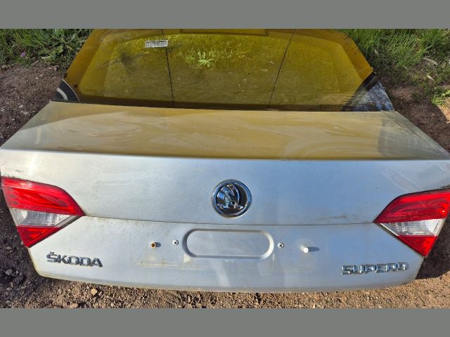 bontott SKODA SUPERB II Csomagtérajtó (Részeivel)