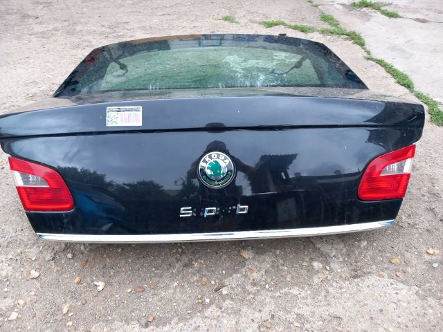 bontott SKODA SUPERB II Csomagtérajtó (Részeivel)