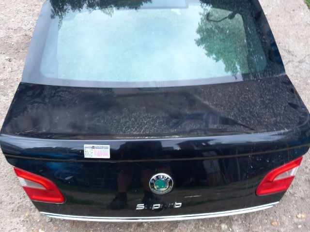 bontott SKODA SUPERB II Csomagtérajtó (Részeivel)