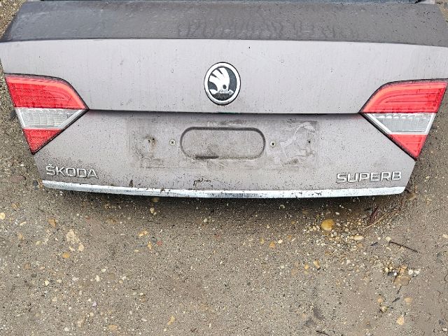 bontott SKODA SUPERB II Csomagtérajtó (Üres lemez)