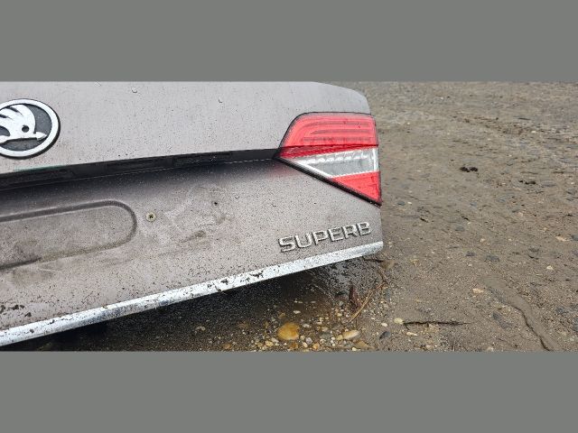 bontott SKODA SUPERB II Csomagtérajtó (Üres lemez)