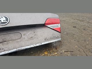 bontott SKODA SUPERB II Csomagtérajtó (Üres lemez)