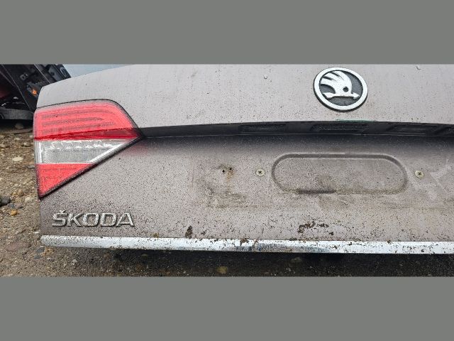bontott SKODA SUPERB II Csomagtérajtó (Üres lemez)