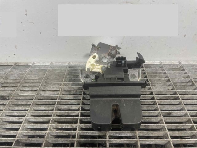 bontott SKODA SUPERB II Csomagtérajtó Ütköző