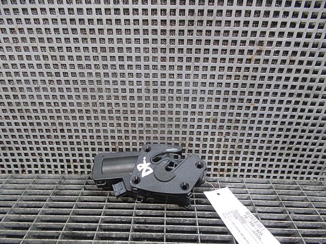 bontott SKODA SUPERB II Csomagtérajtó Ütköző